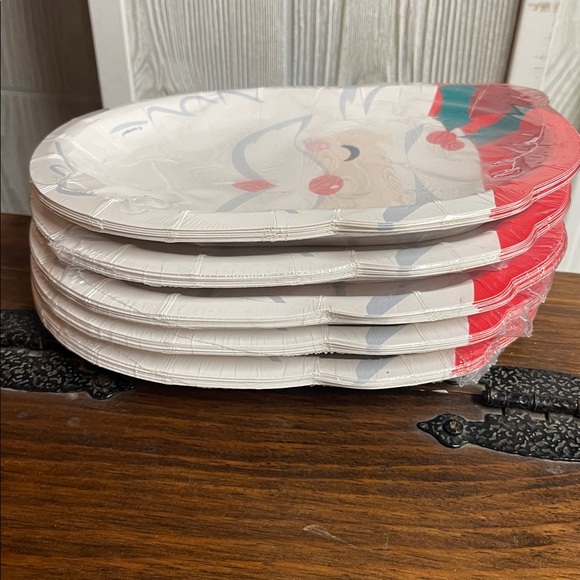 Santa Claus Face Disposable Christmas Paper Plates 40 Count NWT - Picture 4 of 4